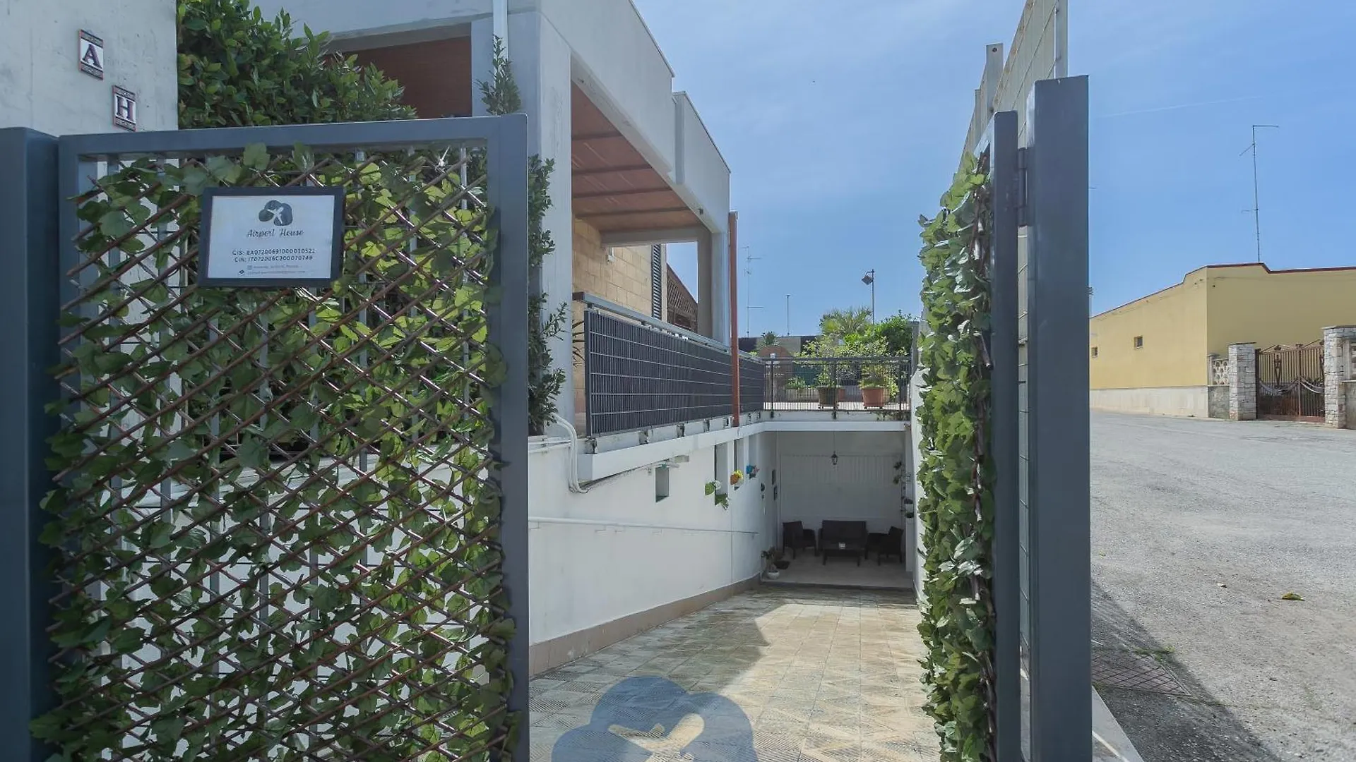 Ferienwohnung Airport House Bari Apartment